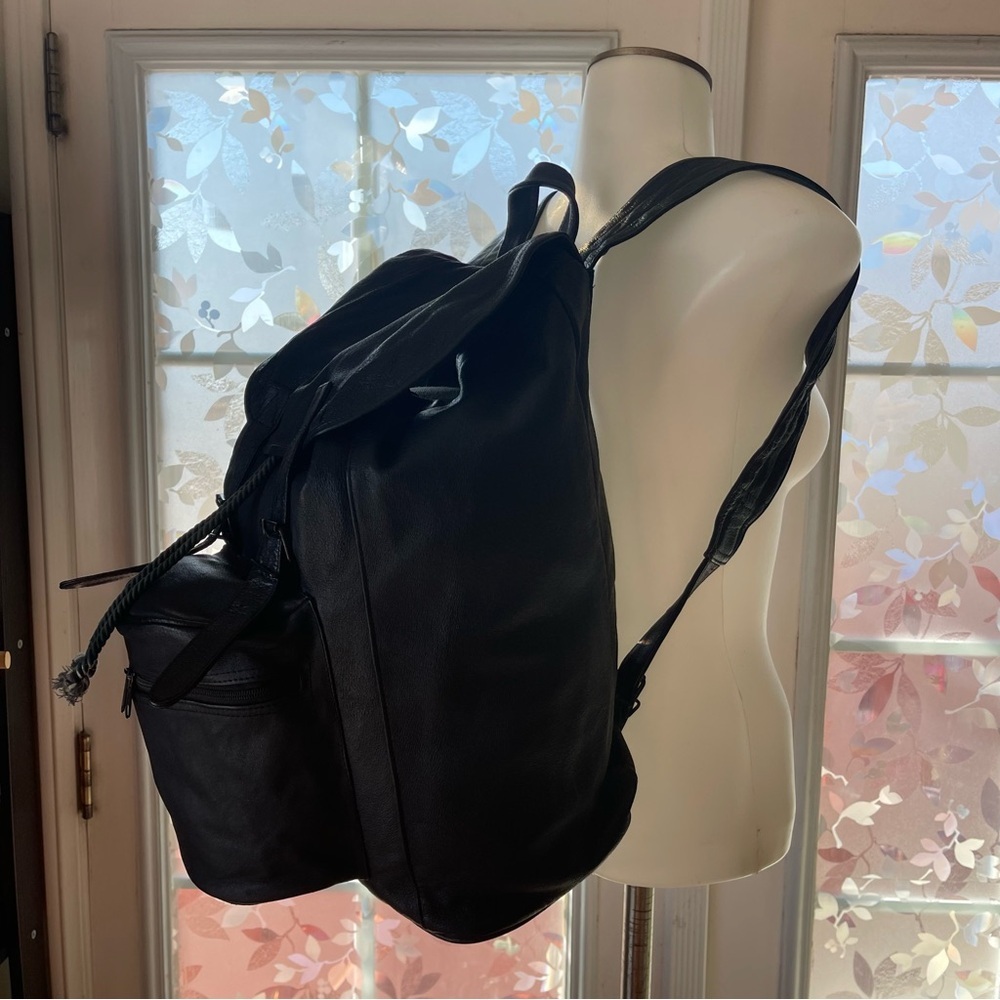 Stylish Black Leather Medium Backpack - Picture 6 of 16